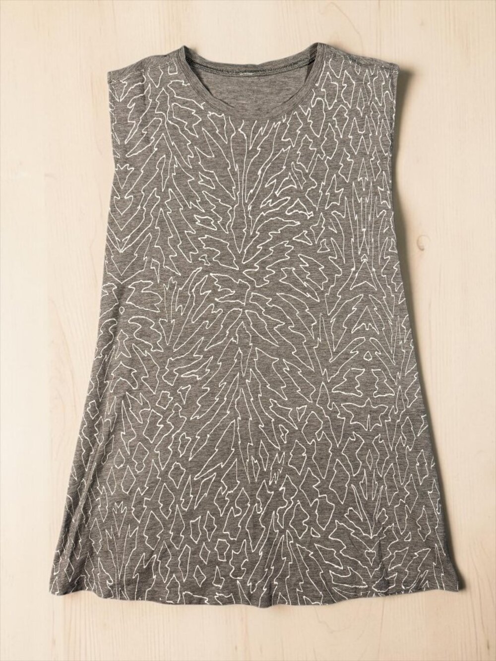 Lululemon Muscle Hustle Tank Top Gray White Lightning Abstract S Small